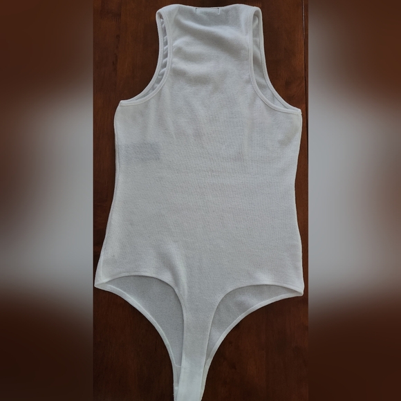 7 For All Mankind White Ribbed Bodysuits Size M Sleeveless Size L Elbow Short - Picture 15 of 16